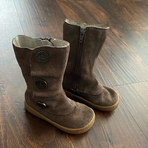 Livie and Luca Tiempo Suede Boots Size 6